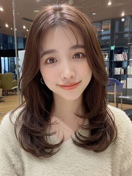 クィーンズガーデンバイケーツーギンザ(QUEEN’S GARDEN by K two GINZA) 顔周りレイヤー/ハッシュカット/チャイミルクティーカラー