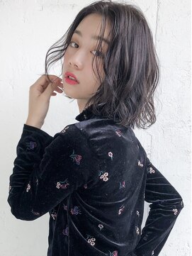 ルティア(Lutia) 大人可愛い グレーアッシュ コテ巻き！