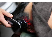 バーバーバー ナカノ(BARBER BAR NAKANO)の雰囲気（スカルプマシンで血流促進。頭皮環境の改善を。/理容室/新井薬師）