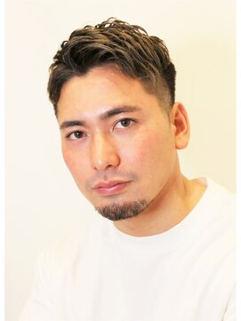 フランクスバーバー アンド ビアークラブ(FRANK'S BARBER and BEER CLUB) バーバーアップバングピンパーマ刈り上げフェードカット I