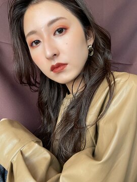 メイカ(MEIKA) ”チャコールブラウン×レイヤースタイル”