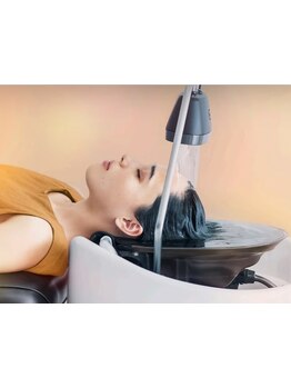 【頭浸浴◎】柔らかいお湯が伝う感覚と心地よい水流の音で癒される新感覚ヘッドスパをぜひ試してみて♪