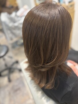 ゼン ネオ(Zen Neo) レイヤー/外ハネ/ベージュ/白髪ぼかし