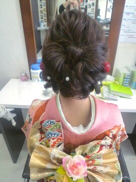 ヘアセットサロンエッジ(Edge) 振袖用大きなリボン付きシニヨン