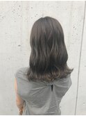 なみなみウェーブ外ハネロング くすみアッシュベージュ
