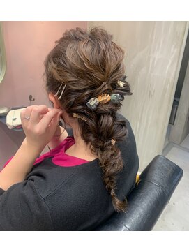 シー(Ciii) stylist イケダ>> あみおろしアレンジ