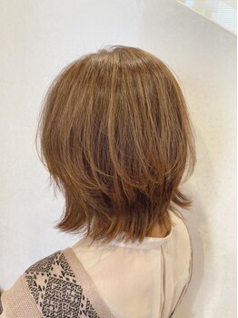 エス(ES)の写真/白髪染めでも楽しめるデザインカラーの提案☆グレイカラーでも明るく、艶感のある美しい仕上がりに。