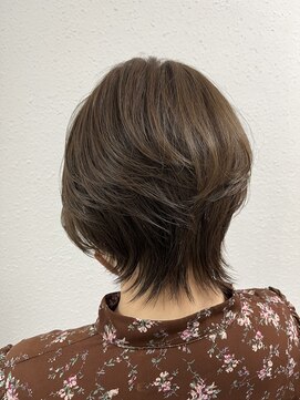 ジェナ(Jena) 伸ばしかけでもかわいい♪　ショートウルフ