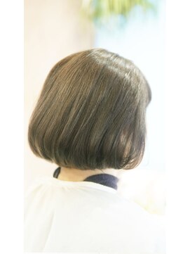 ネス(NESS) マット系イルミナカラーのボブ24