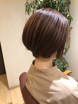 ヘアデザインフルーヴ(hair design fleuve) ウェイト低めのショートボブ