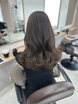 ニティー(Ngiti) ヘーゼルグレージュ くびれ巻き