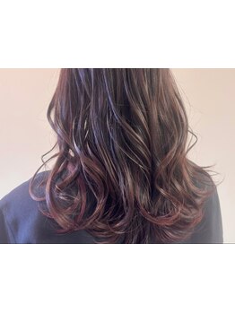 周りと差がつく"私だけ"のヘアカラー。肌色や髪質に合わせた調合で、透明感あふれるオリジナルスタイルに☆