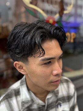 フォーコーナーズ(Four Corners) スキンフェードツーブロック刈り上げジェットモヒカンマンバン