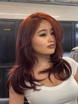 スティーロ 渋谷(Steelo)&nbsp;前髪なし海外ヘア×レッドブラウンレイヤーカット