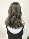 マットグレージュ×ふんわりウェーブセミロング