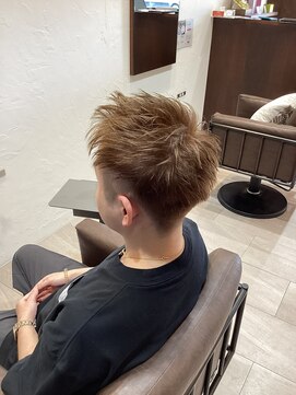 リリー(Lily) ブリーチなしカラー！刈り上げショートスタイル