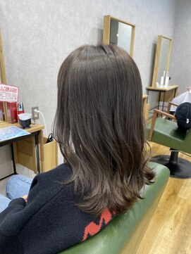 ラリス(Ralis) 明るすぎず暗すぎないオリーブカラー!