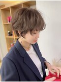 ゆるふわ丸みショート×無造作パーマ×くすみベージュ[横浜駅]