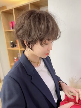 ロット 横浜(lot) ゆるふわ丸みショート×無造作パーマ×くすみベージュ[横浜駅]