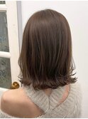 くすみベージュ×外ハネボブ