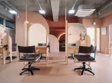 マルソーの雰囲気（優しいピンクとウッドの心地よい空間）