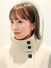 ロティー(loty)&nbsp;ショート ボブ オリーブベージュ 赤み消し 透明感カラー 20代