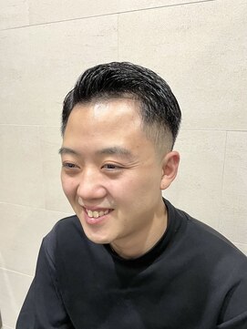 グレイスフル バーバープラチナム 六本木店(Graceful Barber platinum) サイドパート スキンフェード ワイルド ビジカジ 七三分け