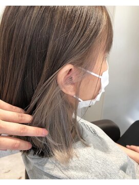 アトリエ(Atelier) ベージュ×ホワイトベージュの流行カラー