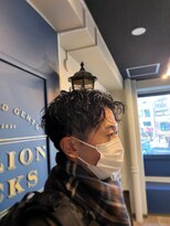 ミリオンバックス 上野(Million Bucks)&nbsp;ツーブロック/束間/アップバング/波打ちパーマ[メンズ/上野]