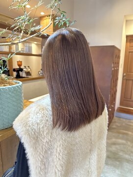 リーファ(reefur) 段なしロング・エモージュ斜めバング小顔愛されグレージュカラー