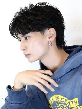 アーリー(Ali'i) センターパートフェザーショートソフトツイストパーマ