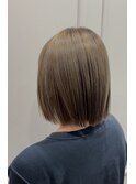透明感ベージュ×切りっぱなしボブ