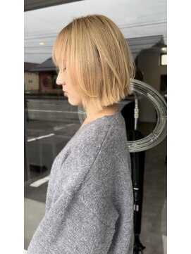 ナンバー(number+) 大人可愛い切りっぱなしひし形レイヤーカット透明感ブロンド