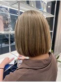 ワンブリーチミルクティーベージュ切りっぱなしボブ１０代２０代