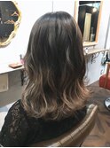 グラデーショングレージュ