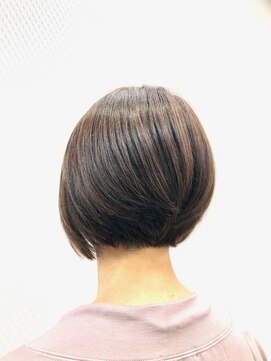 クオリス 上福岡店(QUALIS) 前下がり/小顔/ハンサムショート/ショートボブ/アッシュベージュ