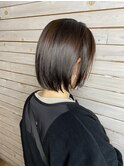 あご下の切りっぱなしボブ