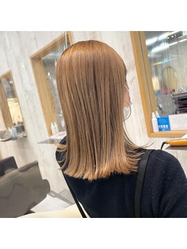 ルース(RUTH) パツっとミディアムヘア