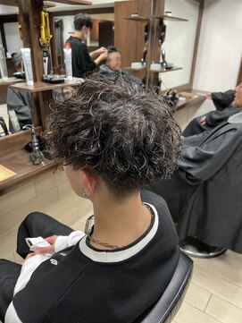 グルーマーズトウキョウ(GROOMER/S TOKYO) 【GROOMER/S 佐藤】 波巻きスパイラルパーマ スペインカール