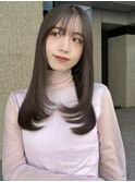 透明感たっぷりくすみベージュと動きのあるレイヤーカット