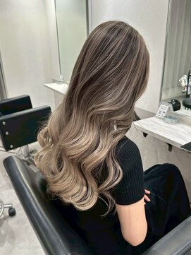 シエラ 南船場(CIERA.) アッシュグレーミルクティーベージュレイヤーカットセミロング