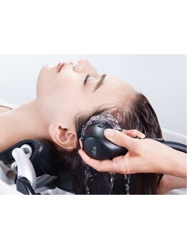「頭皮の未来を考えるヘッドスパ」ReFa最新機器導入。こだわりのスパで頭皮から健康で美しい髪に導きます。