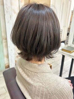 ジュール(Jule)の写真/気になる白髪をしっかりカバーし上品な色味&艶感仕上げ★グレイカラーにくびれボブが品のある大人な印象♪