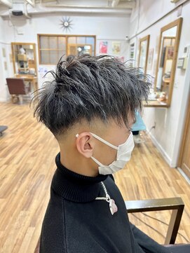 アップバングスキンフェードカット