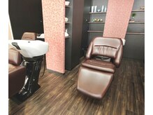 ロホ(ROHO)の雰囲気（フルフラットになるシャンプー台でゆったりとリラックスタイム！）