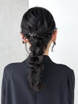カシュカシュ 表参道(cache cache)&nbsp;結婚式お呼ばれヘアセット編みおろしポニーミディアムヘア