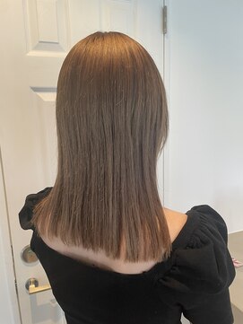 セーヌパス(CEINE PATH) ぱつっとカットのブロンドベージュ☆