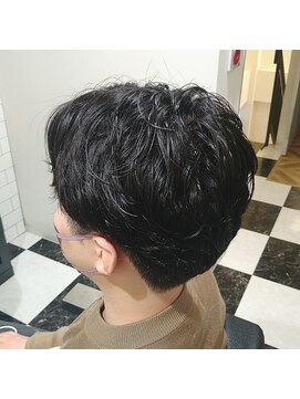 ルシードスタイル クリザンテーム ニュアンスパーマとセンターパート