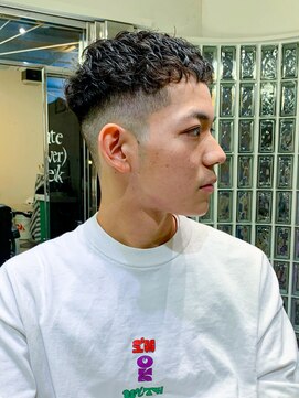 メリケンバーバーショップ フクオカ(MERICAN BARBERSHOP FUK) ハイライトマッシュパーマウルフアッシュブラック