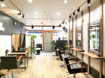 スリー(THREE)の写真/一人一人のお客様にしっかり向き合い丁寧に施術◎周りを気にせず、ゆったりとした時間をお過ごし頂けます！